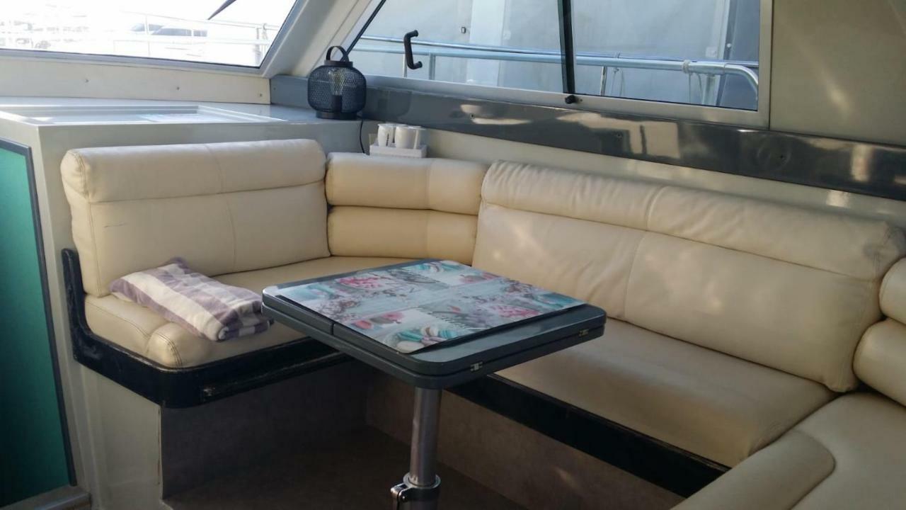 Ferretti 36 ' Bateau A Quai Vieux-Port Cannes Festival La Croisette Exterior foto
