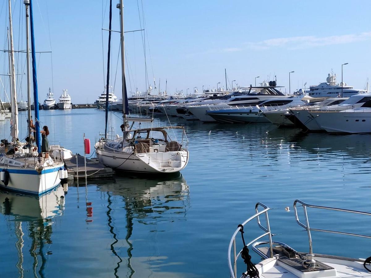 Ferretti 36 ' Bateau A Quai Vieux-Port Cannes Festival La Croisette Exterior foto